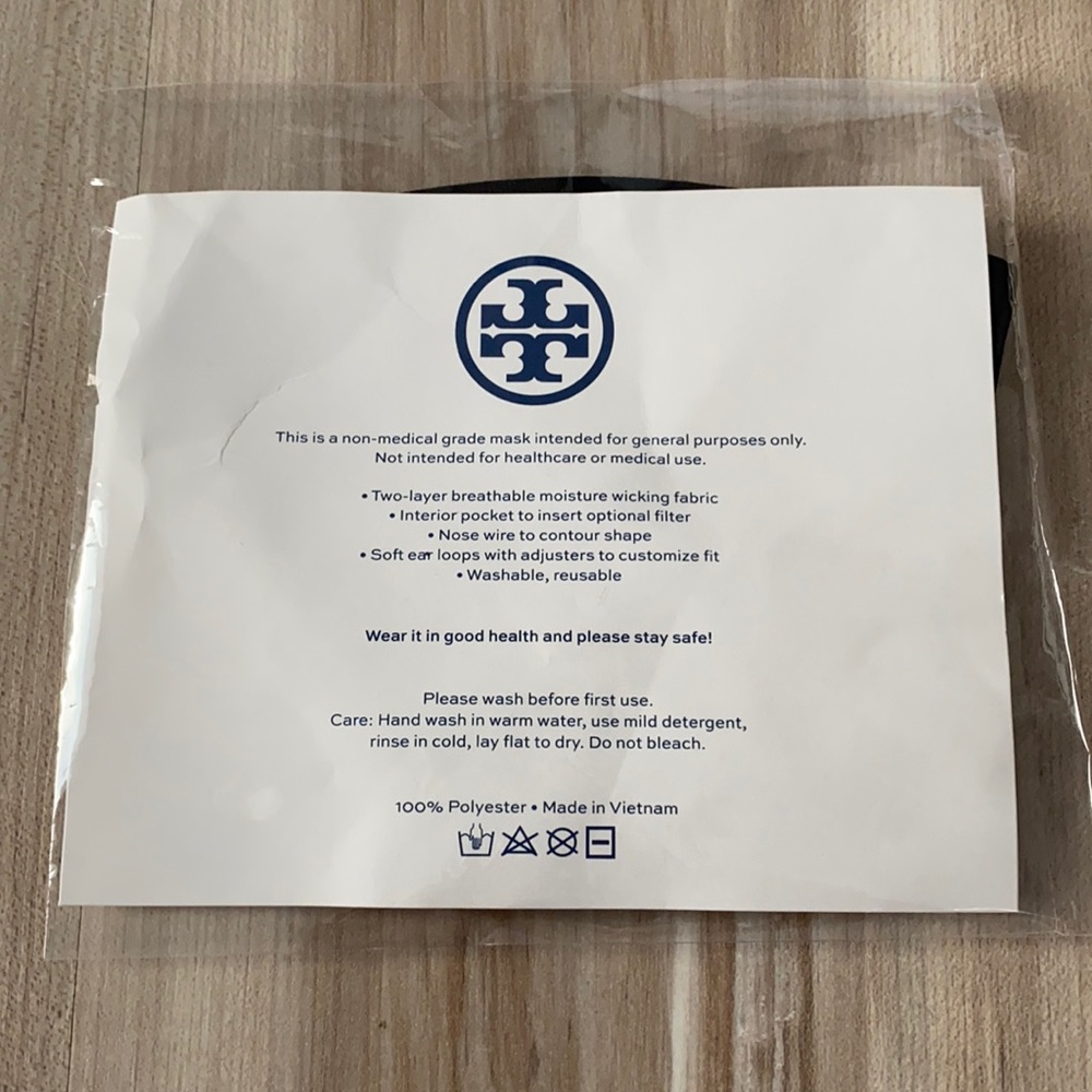 ❤️ Tory Burch Solid Black Logo Face Mask - Picture 2 of 3